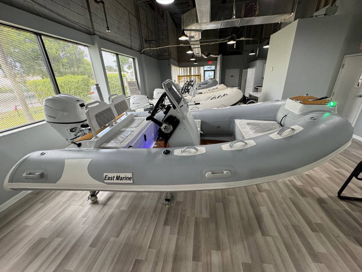 Boston Whaler, Import USA — Foto 2 z 12
