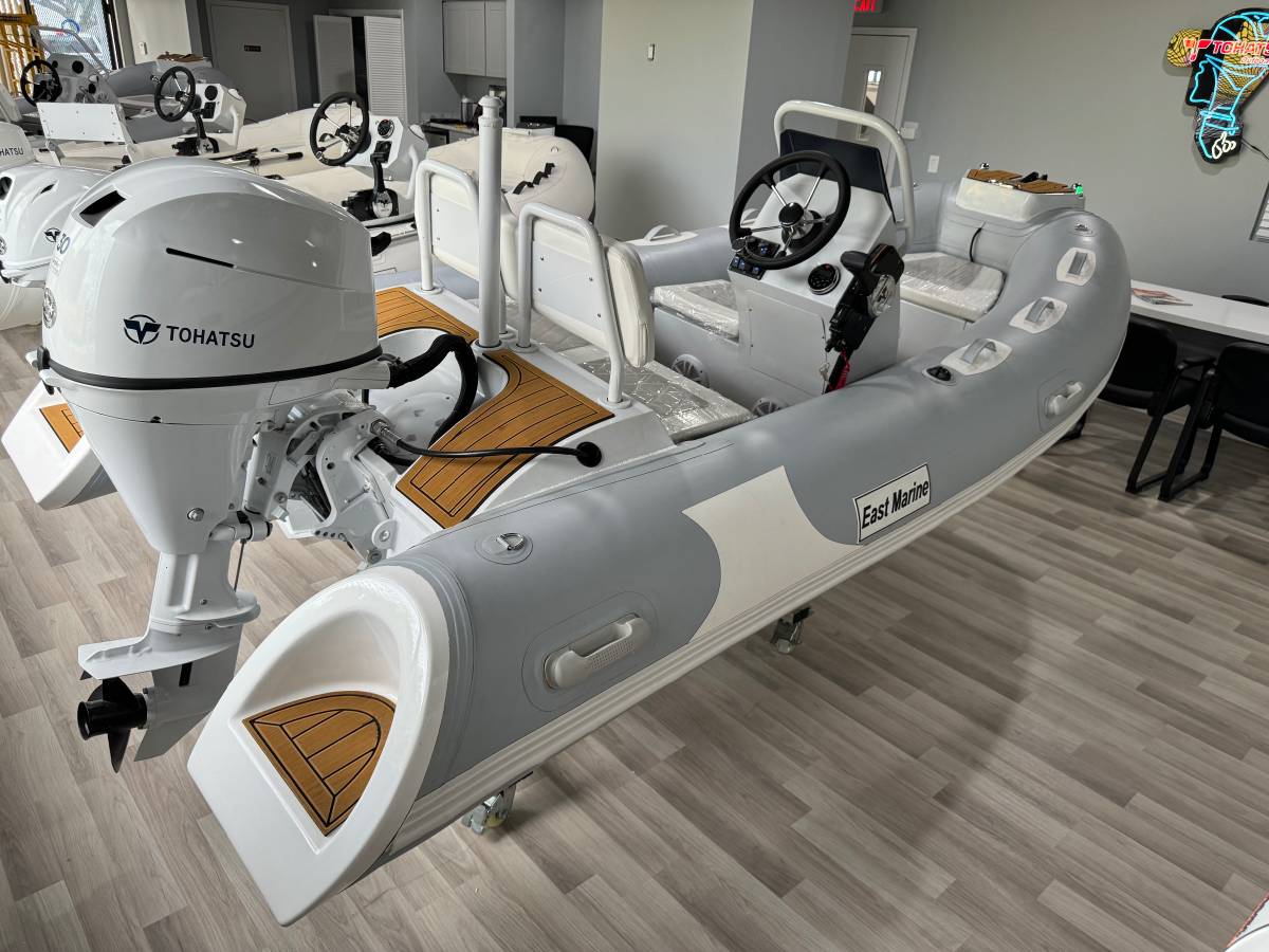 Boston Whaler, Import USA — Foto 3 z 12