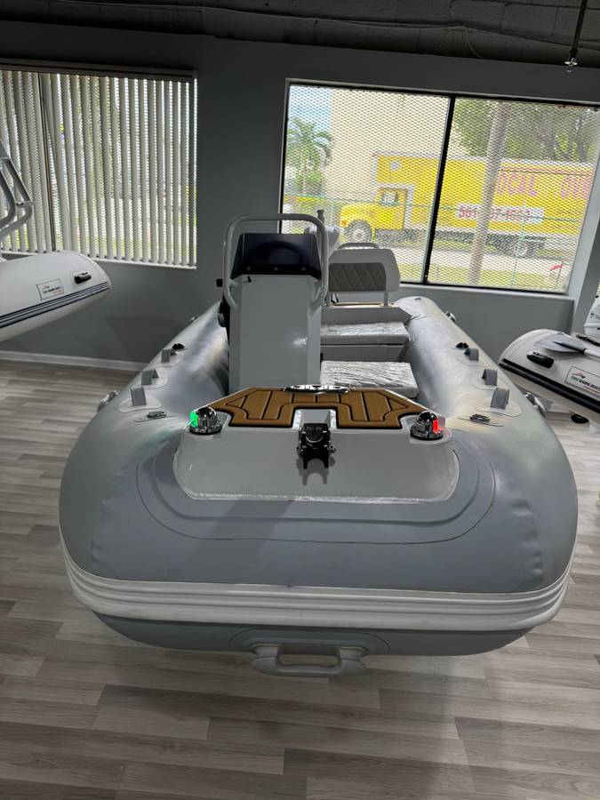 Boston Whaler, Import USA — Foto 6 z 12