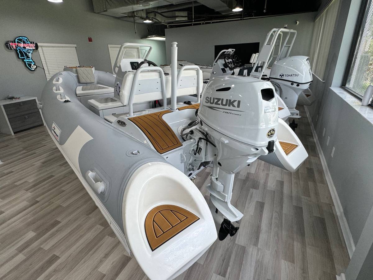 Boston Whaler, Import USA — Foto 9 z 12