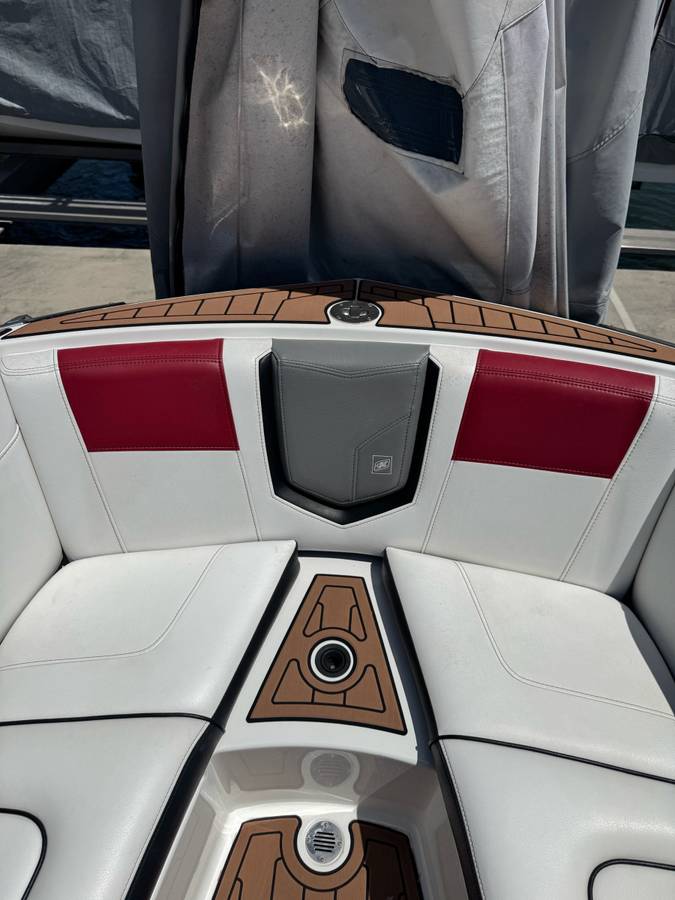 2017 Nautique, Import USA — Foto 10 z 12