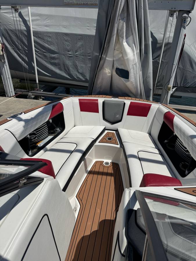 2017 Nautique, Import USA — Foto 11 z 12