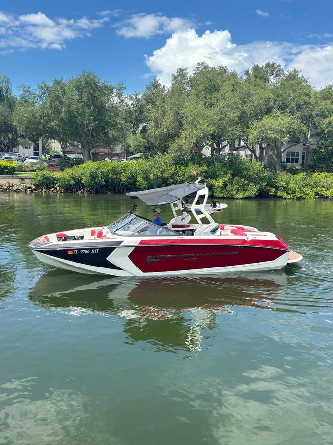 2017 Nautique, Import USA — Foto 2 z 12