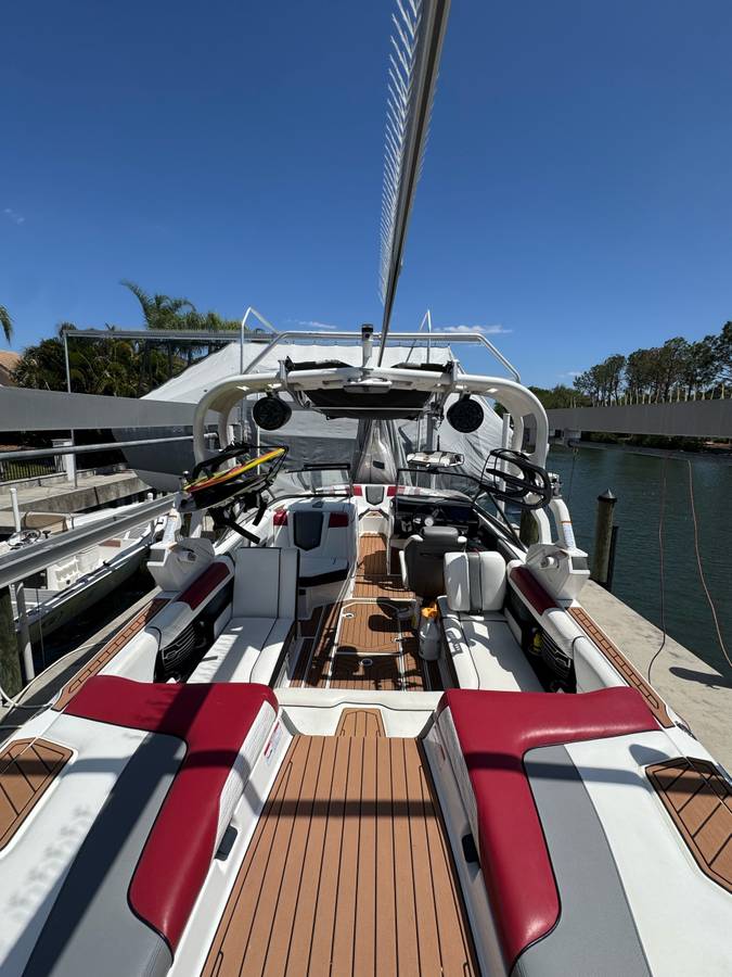 2017 Nautique, Import USA — Foto 9 z 12