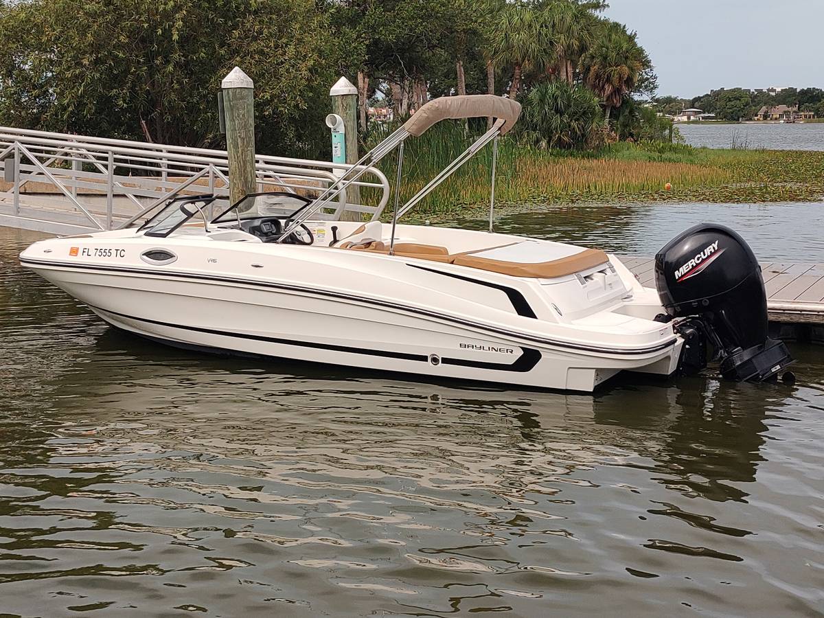 2022 Bayliner, Import USA — Foto 6 z 12