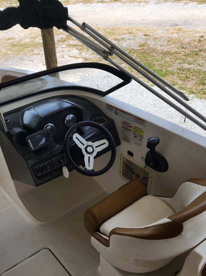 2022 Bayliner, Import USA — Foto 8 z 12