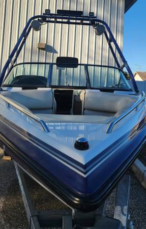 2001 Malibu, Import USA — Foto 5 z 12