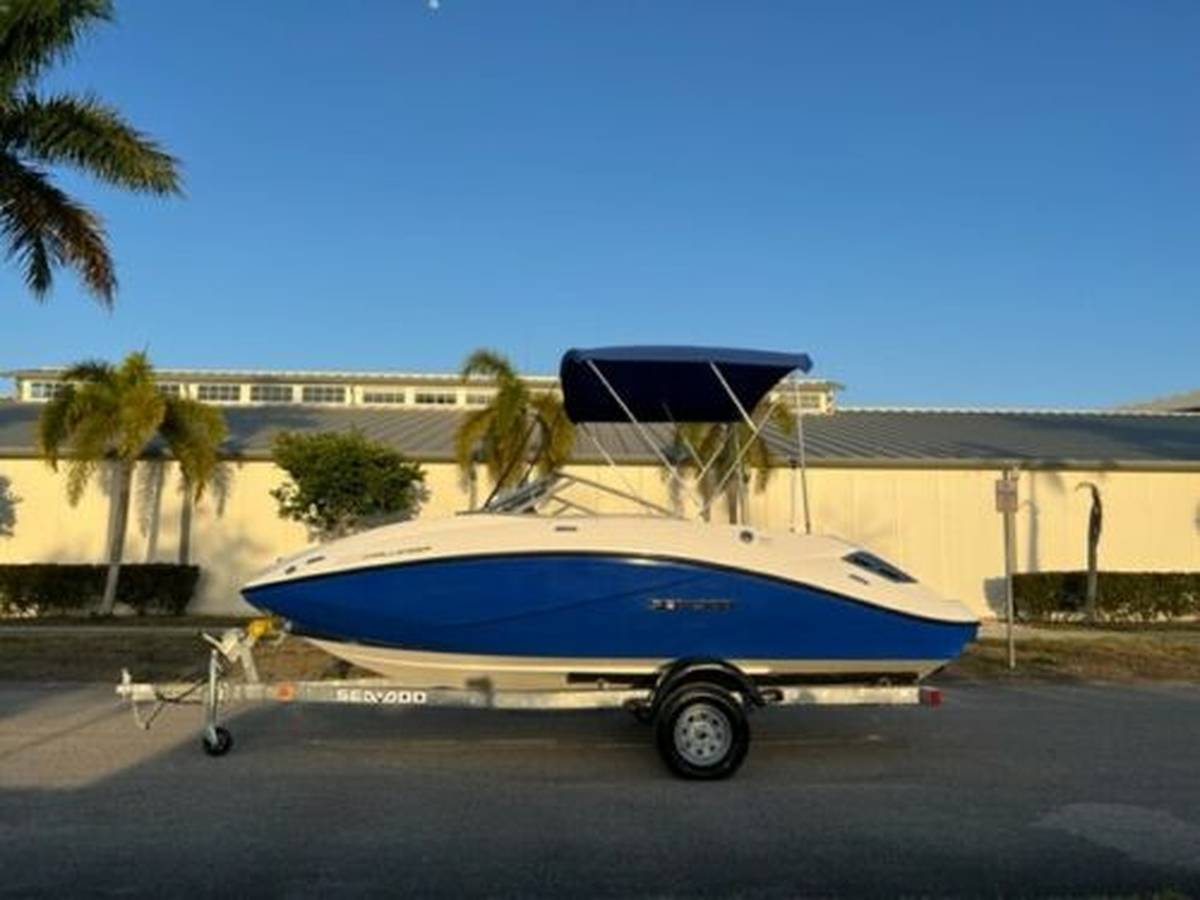 2011 Sea-Doo, Import USA — Foto 2 z 7