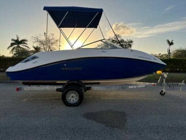2011 Sea-Doo, Import USA — Foto 6 z 7