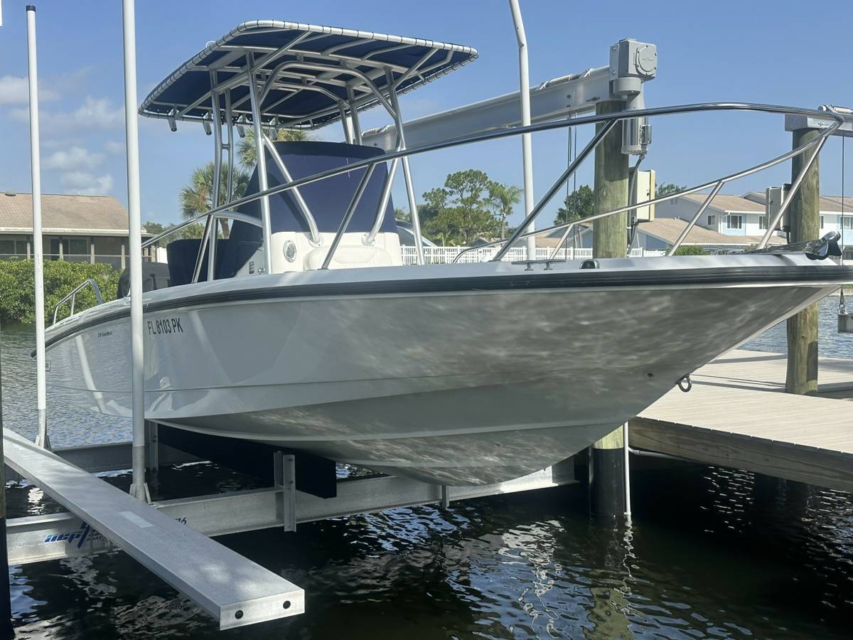 2012 Boston Whaler, Import USA — Foto 2 z 8