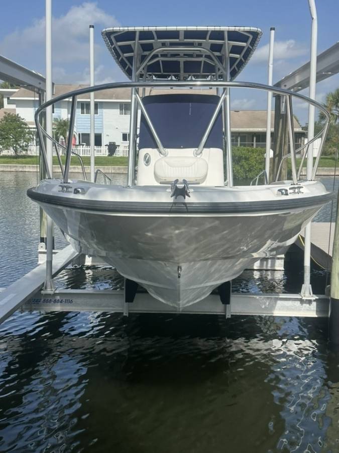 2012 Boston Whaler, Import USA — Foto 3 z 8