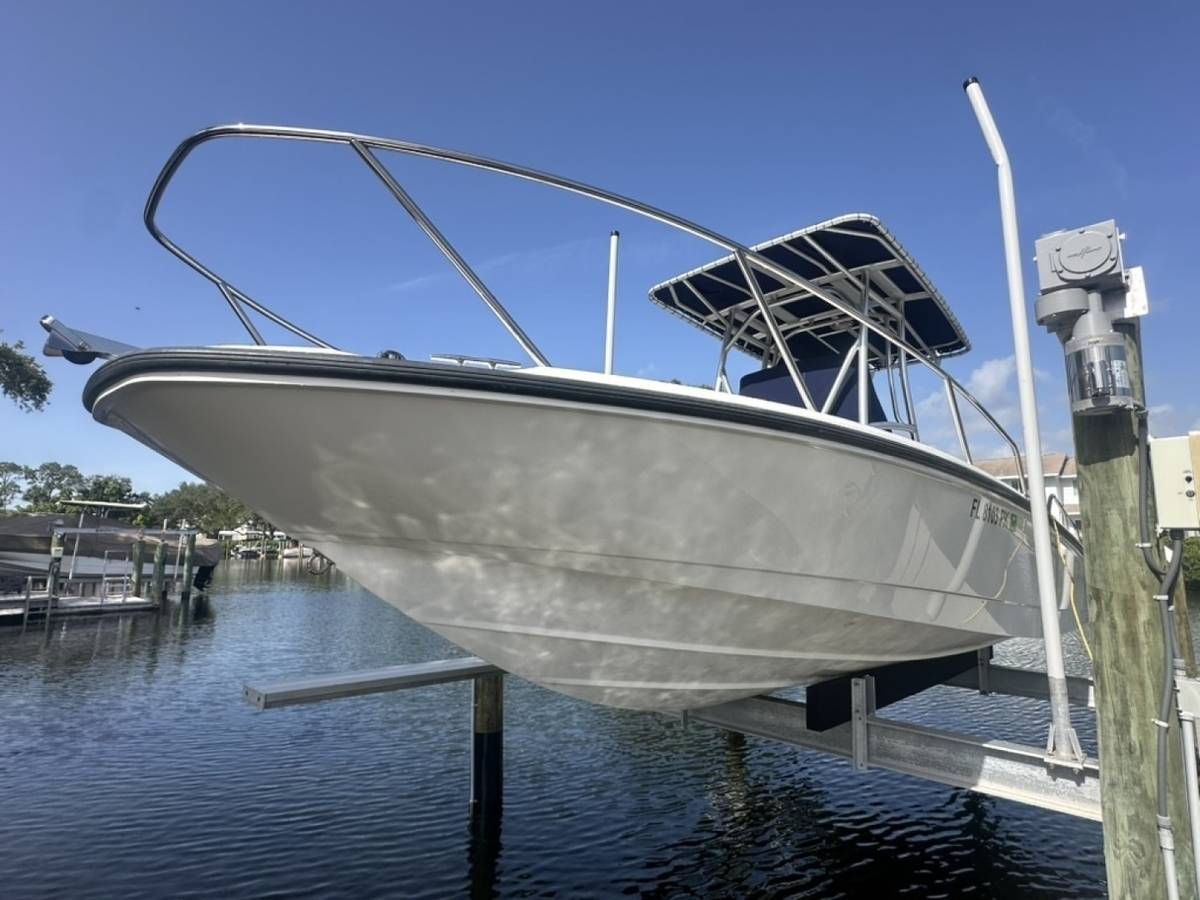 2012 Boston Whaler, Import USA — Foto 8 z 8