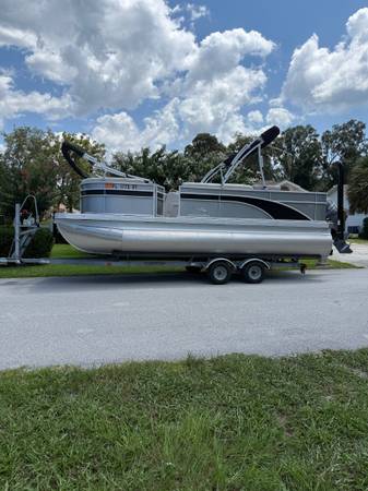 2019 Bennington, Import USA — Foto 1