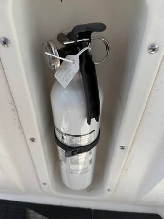 2001 Boston Whaler, Import USA — Foto 11 z 12