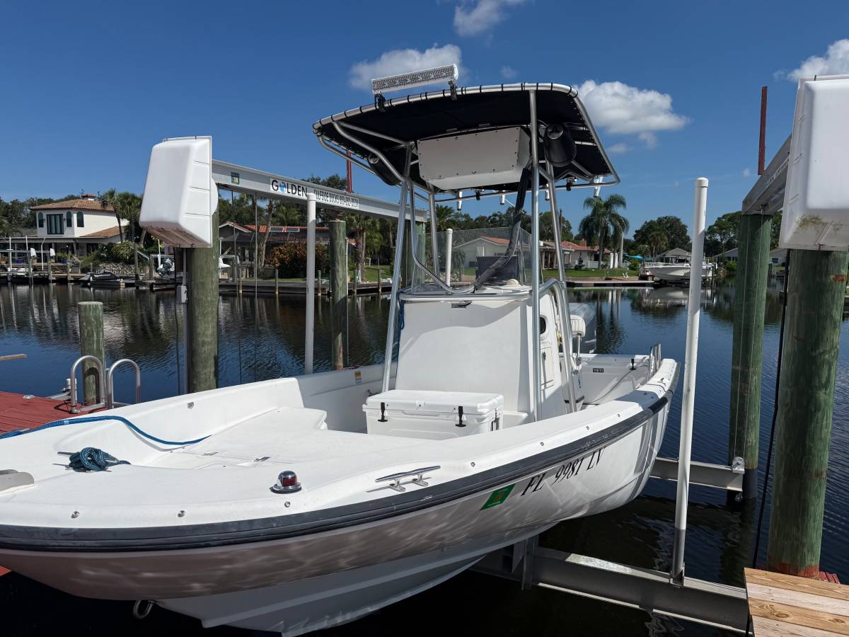 2001 Boston Whaler, Import USA — Foto 6 z 12