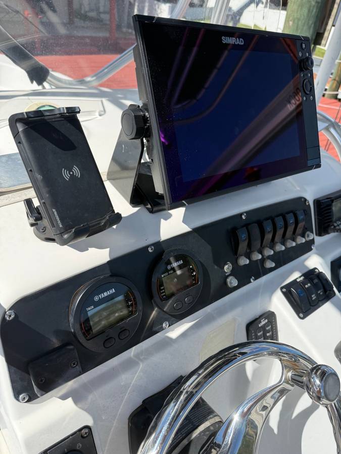 2001 Boston Whaler, Import USA — Foto 7 z 12