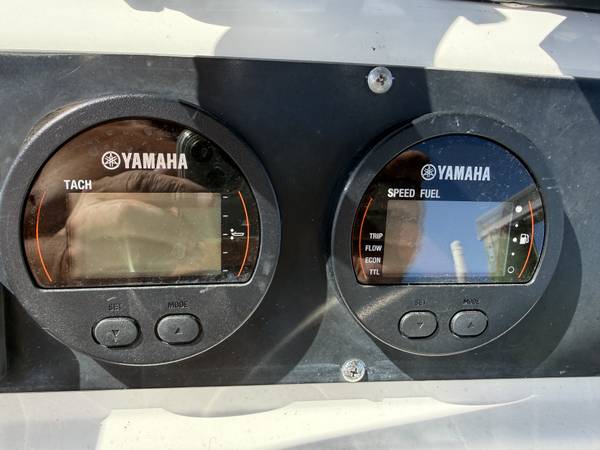 2001 Boston Whaler, Import USA — Foto 8 z 12