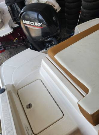 2022 Bayliner, Import USA — Foto 10 z 12