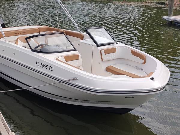 2022 Bayliner, Import USA — Foto 3 z 12