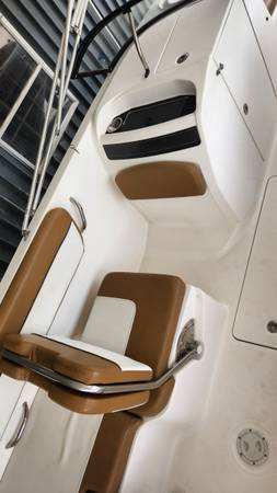 2022 Bayliner, Import USA — Foto 8 z 12