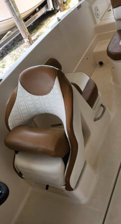 2022 Bayliner, Import USA — Foto 9 z 12