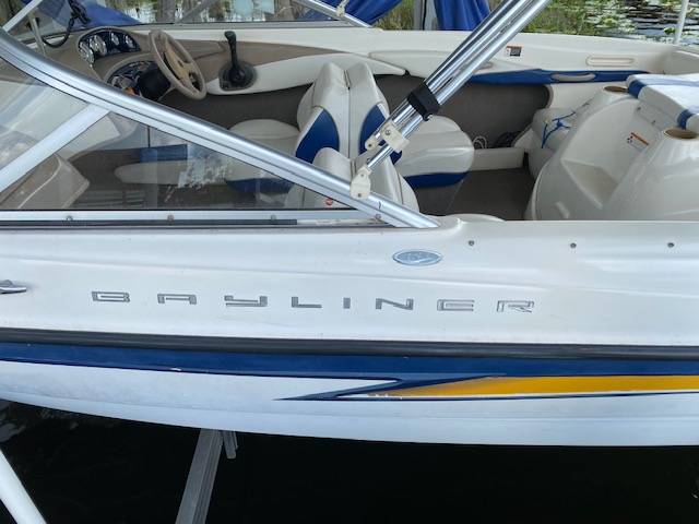 2004 Bayliner, Import USA — Foto 8 z 12