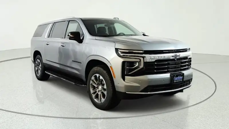 2026 Chevrolet Suburban 4WD 4dr LS, grau, 0 km, Import Kanada — Foto 1