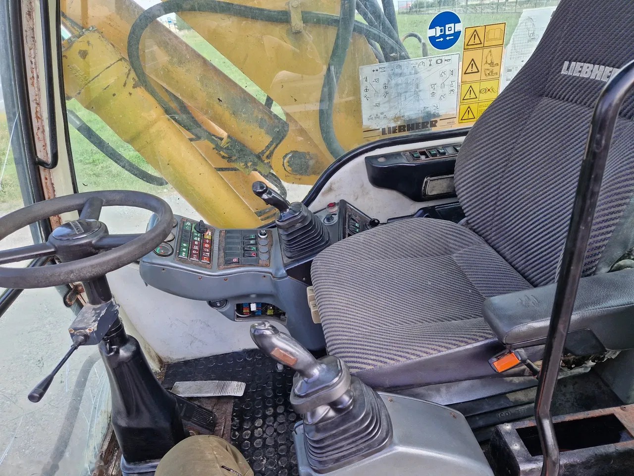 2002 Liebherr 316, Import Auf Lager in der EU — Foto 3 z 7