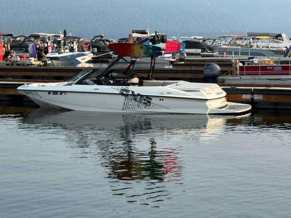 2011 Axis, Import USA — Foto 1
