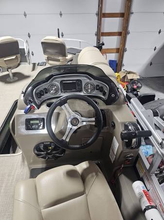 2023 Sun Tracker, Import USA — Foto 12 z 12