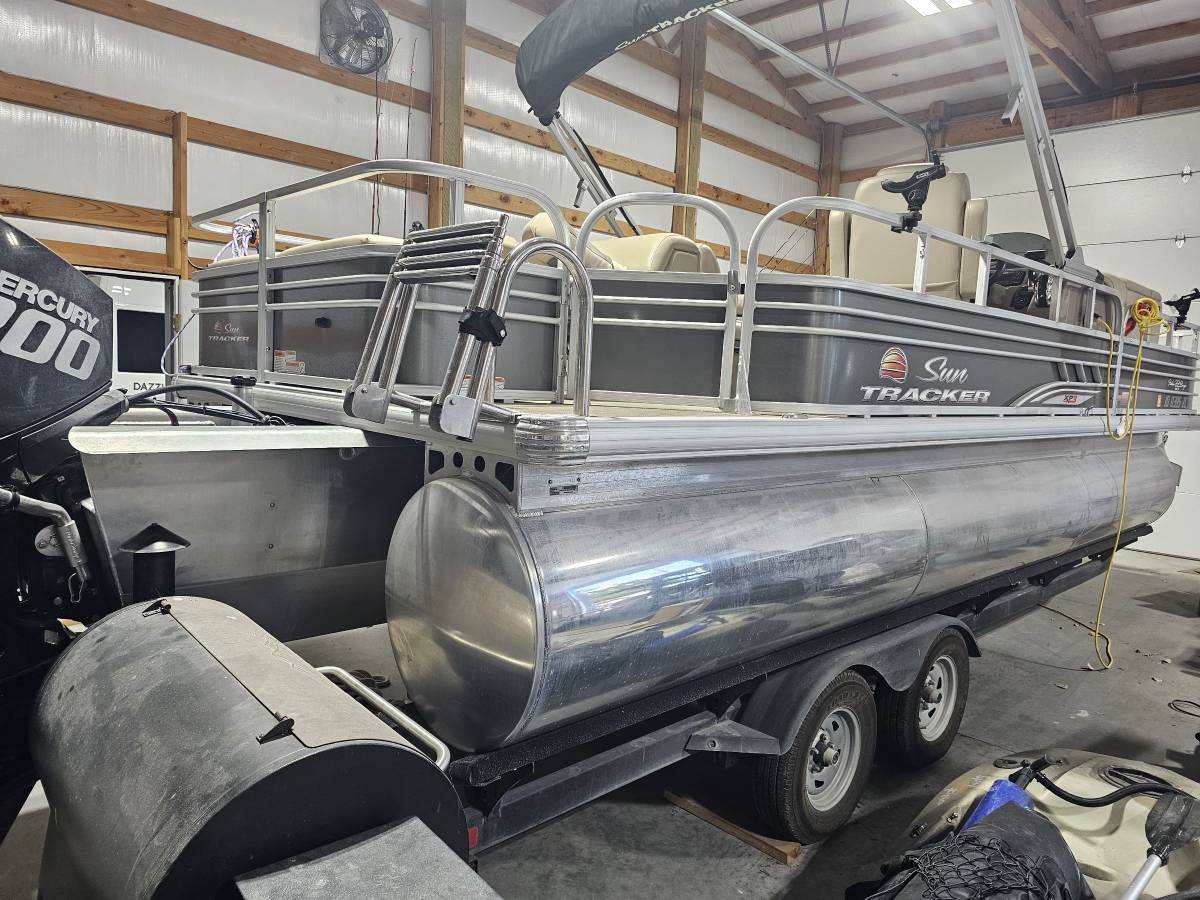 2023 Sun Tracker, Import USA — Foto 4 z 12
