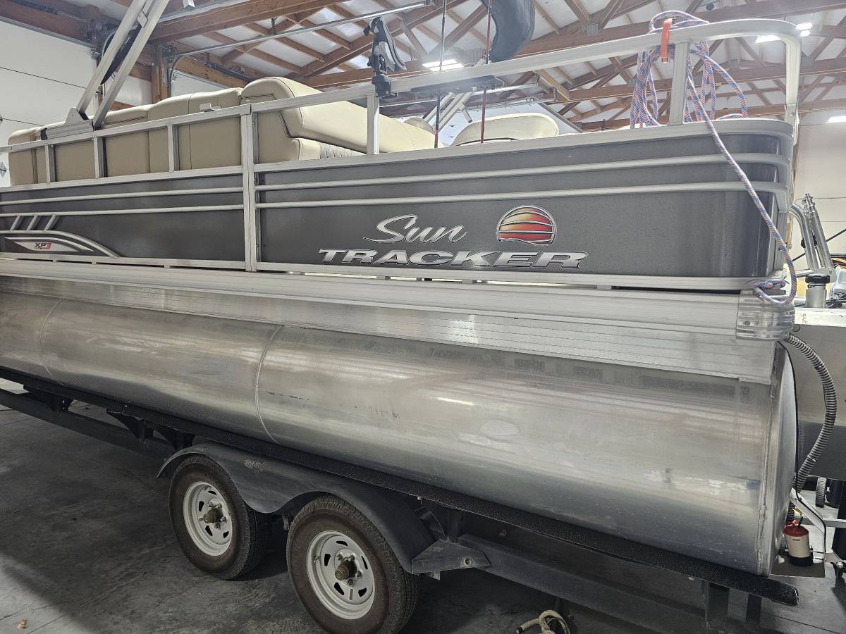 2023 Sun Tracker, Import USA — Foto 5 z 12