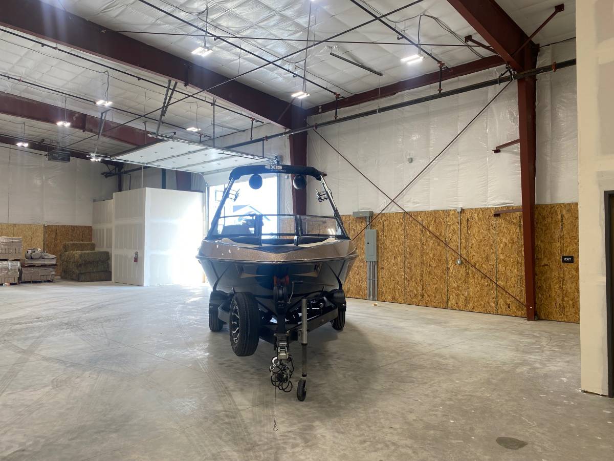 2020 Axis, Import USA — Foto 2 z 5