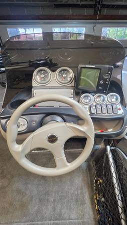 2004 Crestliner, Import USA — Foto 10 z 11