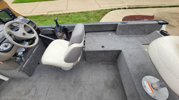 2004 Crestliner, Import USA — Foto 5 z 11