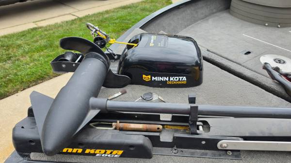 2004 Crestliner, Import USA — Foto 7 z 11