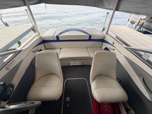 2007 Bayliner, Import USA — Foto 5 z 11