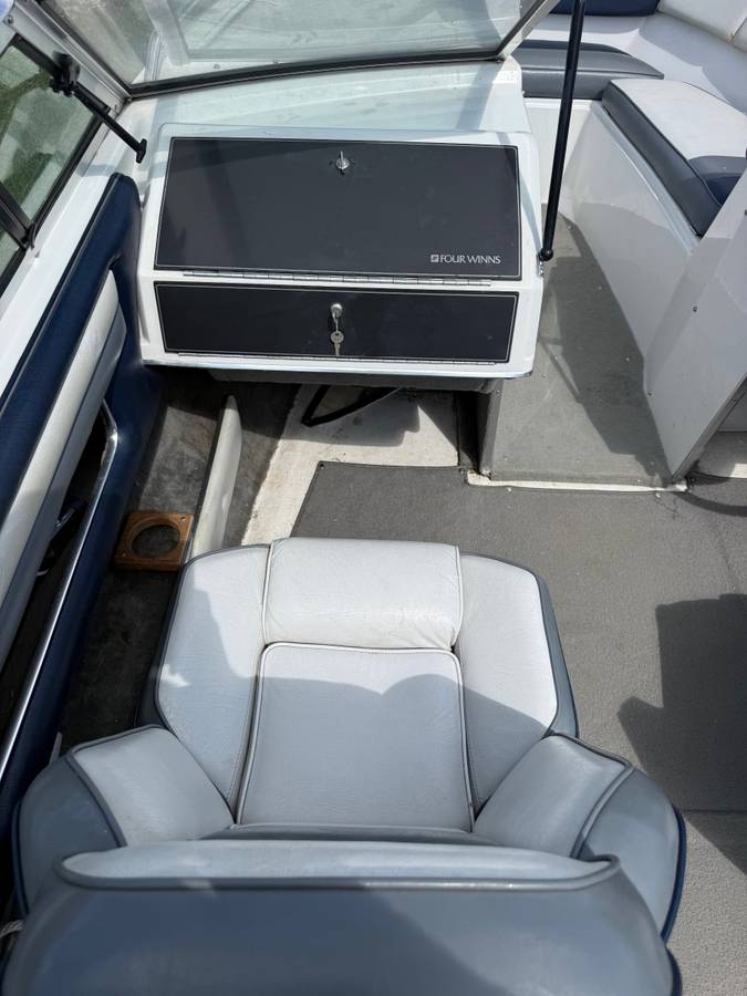 Four Winns, Import USA — Foto 11 z 12