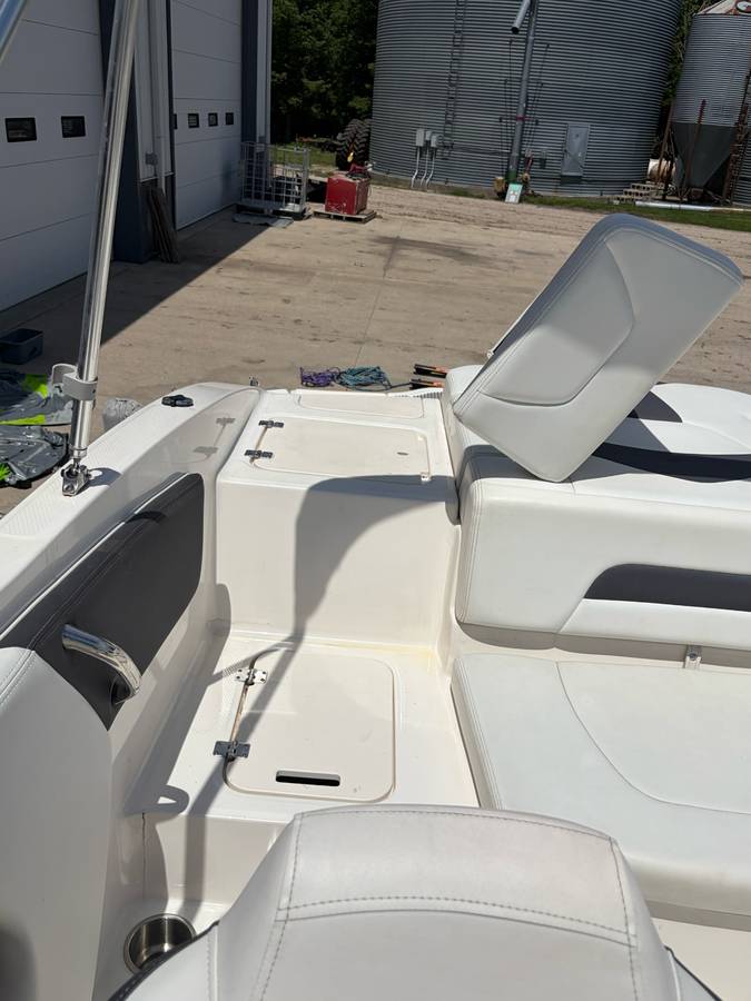 2015 Chaparral, Import USA — Foto 11 z 12