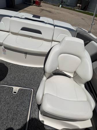 2015 Chaparral, Import USA — Foto 3 z 12