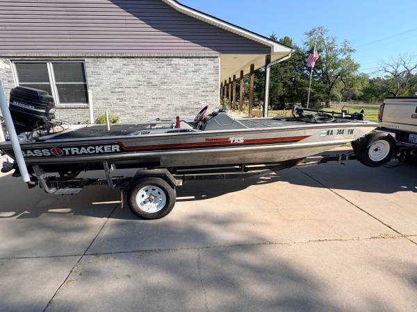 Tracker, Import USA — Foto 1