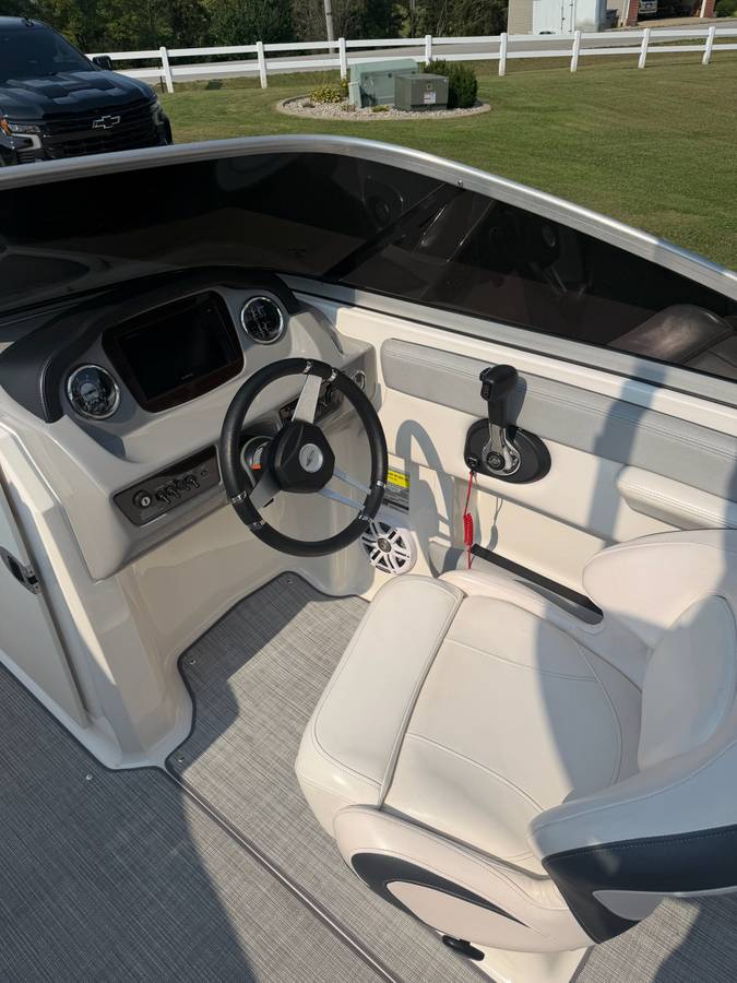 2020 Chaparral, Import USA — Foto 12 z 12