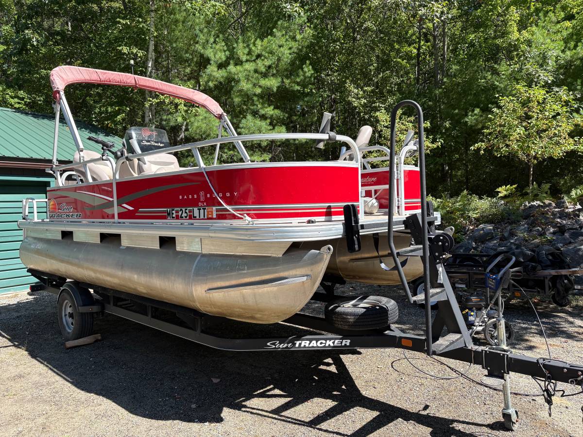 Tracker, Import USA — Foto 1