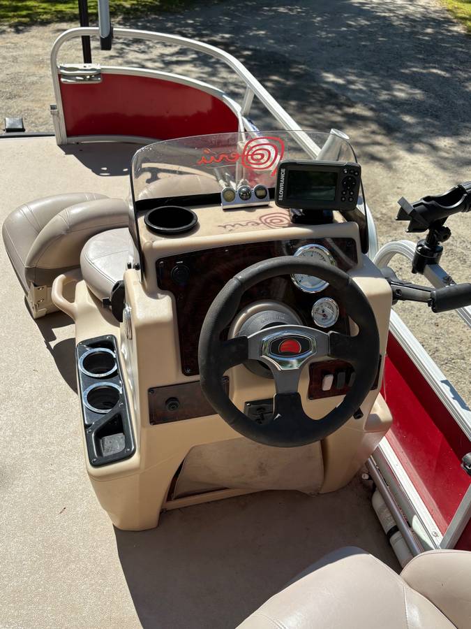 Tracker, Import USA — Foto 3 z 4