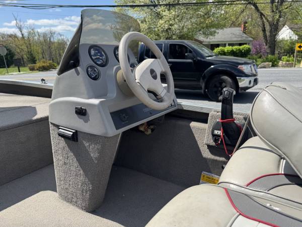 1996 Tracker, Import USA — Foto 4 z 5