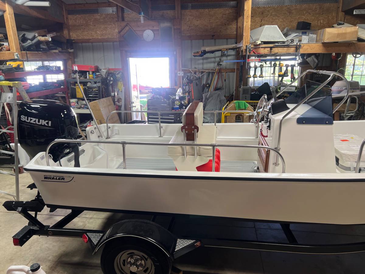 1985 Boston Whaler, Import USA — Foto 2 z 11