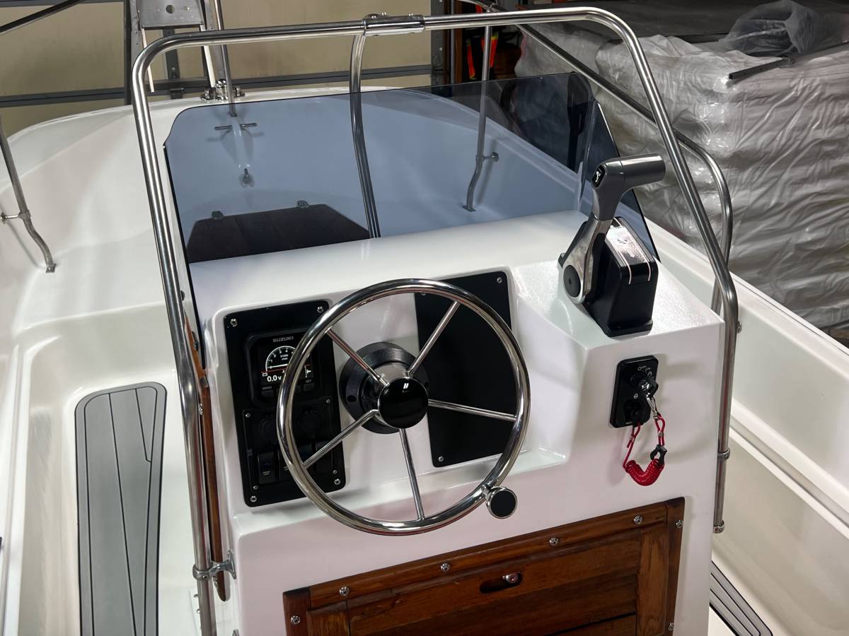 1985 Boston Whaler, Import USA — Foto 7 z 11