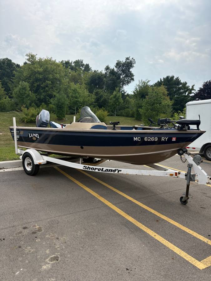 Crestliner, Import USA — Foto 1