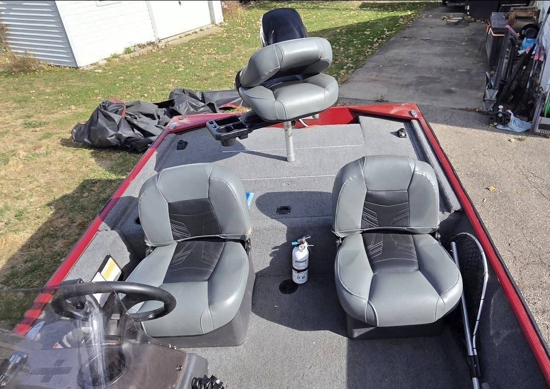 2021 Tracker, Import USA — Foto 8 z 12