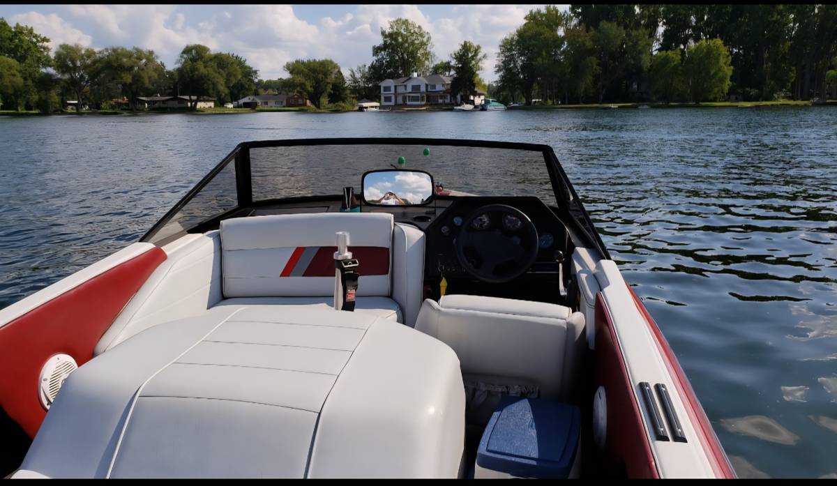 1991 Malibu, Import USA — Foto 2 z 4